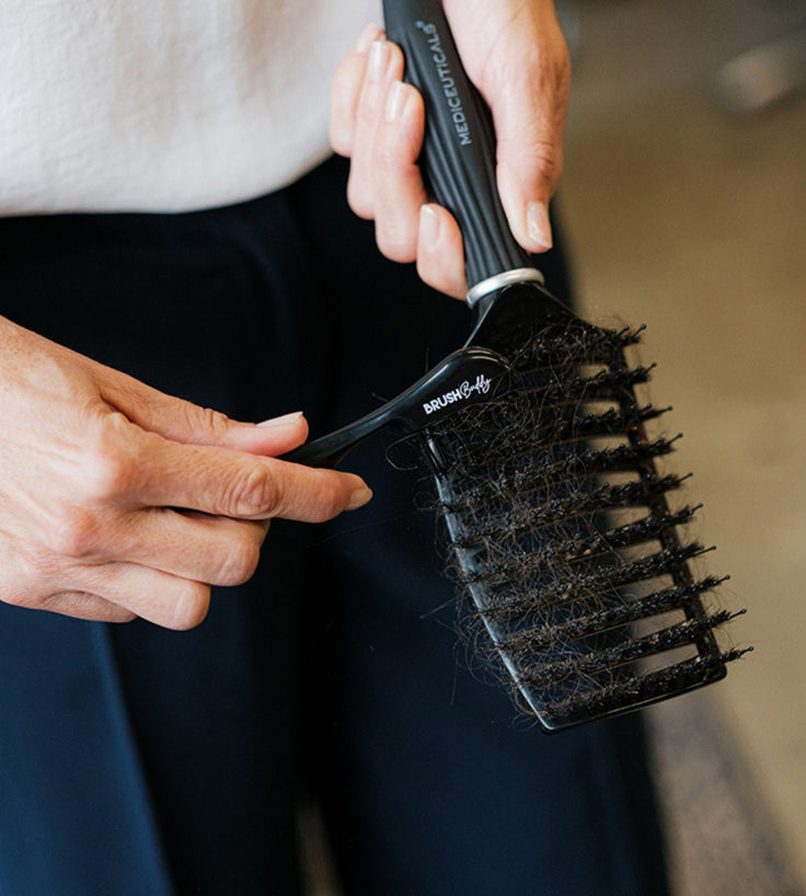 Mediceuticals Brush Buddy Reinigungskamm